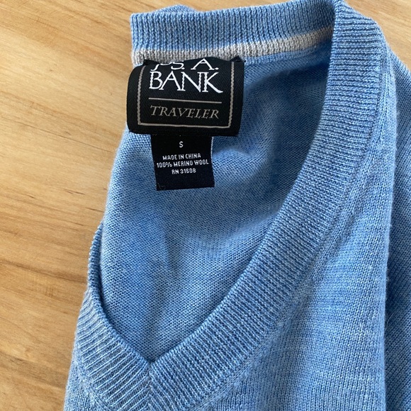 Pair of Joseph A Bank Traveler sweater size small - Picture 4 of 4